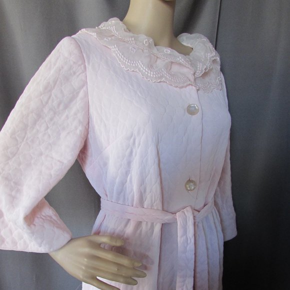SALE Comfy Quilted Robe in Pink with Ruffle Collar Marshall Field - Picture 3 of 11